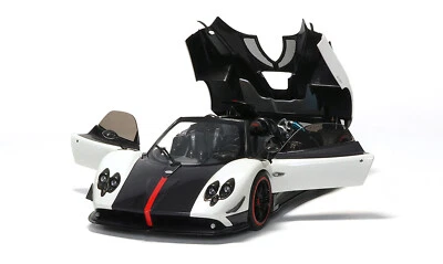 ALM850611001 1/18 PAGANI ZONDA 5 CINQUE ROADSTER 2009 WHITE BLACK CARBON - Image 1 of 4