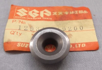 Retenedor de resorte de válvula genuino Suzuki GN250 GS400 GS750 GS850 GS1000 12931-49200 Foto 1 de 2
