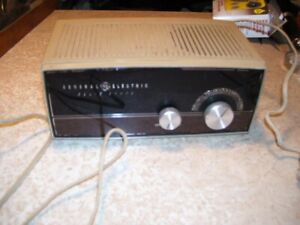 Vintage GE General Electric Solid State AM Radio