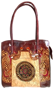 Bolso de Mano Shantiniketan de Cuero Genuino con Diseño - Imagen 1 de 3