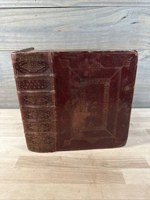 1719 HOLY BIBLE heavily illustrated JOHN BASKETT fine leather binding RARE old - Image 1 of 4