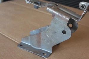 GM G&A Body Brake Pedal Hanger 25500437 - Foto 1 di 4