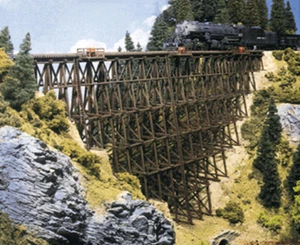 WOODEN TIMBER TRESTLE STRIAGHT or CURVED - N Scale - PLASTIC KIT 933-3217 - NEW - Picture 1 of 5