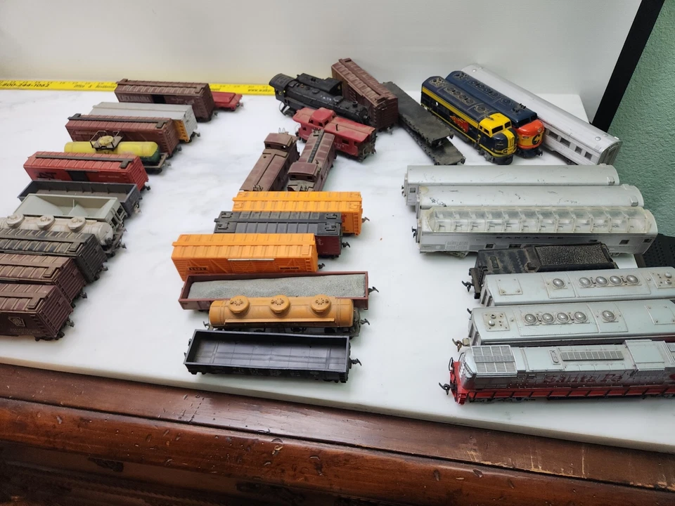 Ho Scale Train Car Tankers Caboose Flat Dusty Dirty Union Pacific Tyco K1 - Image 1 of 1