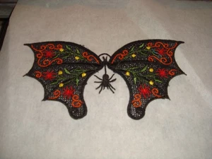 Hermosa decoración u adorno de murciélago de encaje bordado. 8" X 2.5" - Imagen 1 de 2