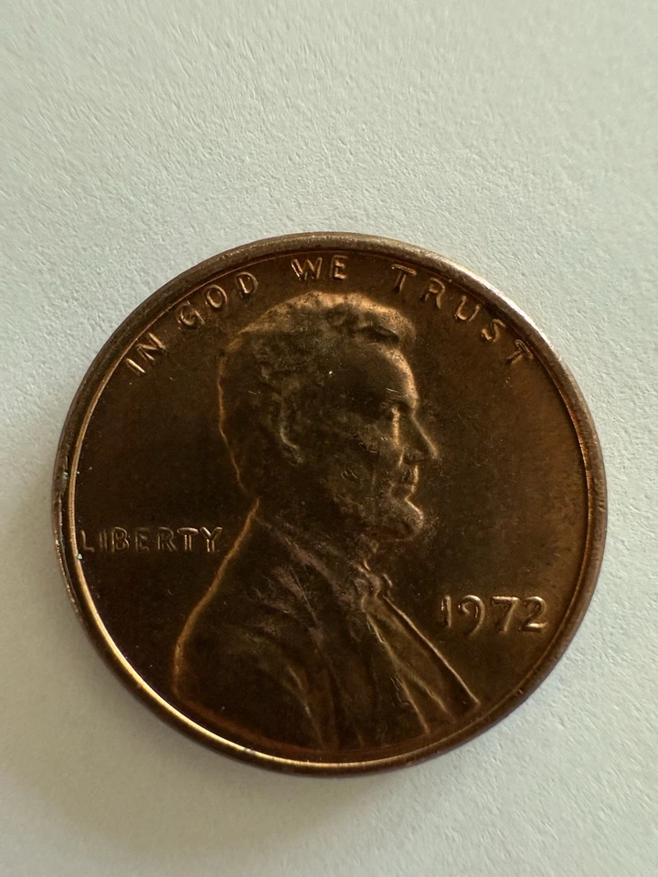 1972 Lincoln Cent Penny Strike Off Center Error. “L” On Rim. No mint mark.  - Image 1 of 4