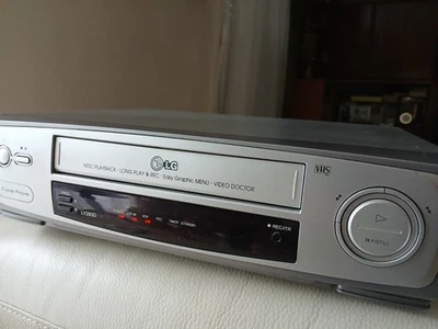 Videorecorder VHS LG LV280 D Long Play Easy Graphic Menu Geprüft 2 VHS-Kassetten - Bild 1 von 4