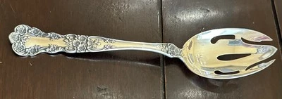 Cuchara grande perforada Gorham Buttercup de plata de ley Foto 1 de 4