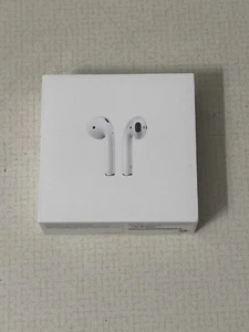 Apple AirPods First Generation - Picture 1 of 5