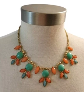 Encantador collar Charlie llamativo tono dorado verde naranja - Imagen 1 de 4