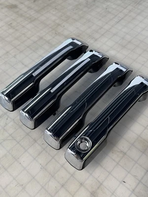 Manijas de puerta Toyota Tundra 2025 Foto 1 de 4