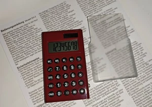 Einfacher Taschenrechner D3-2 mit Schutzhülle - Bild 1 von 3