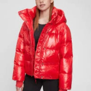 NWOT Gap Recycled Polyester Cropped Puffer - Picture 1 of 4