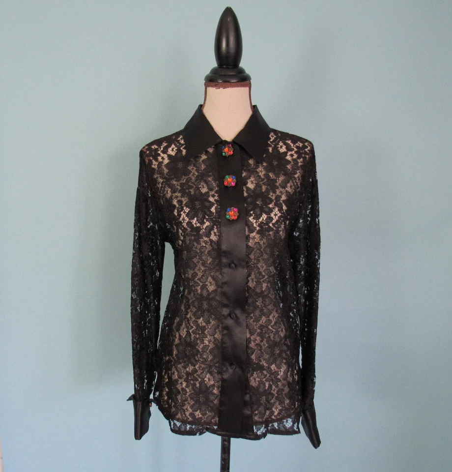 Blusa VINTAGE de encaje negra talla S transparente con botones cuello satinado botones con joyas Foto 1 de 4