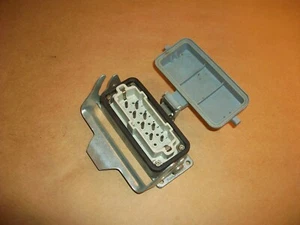 Harting Flange Mount Wiring Device 8 pole - Picture 1 of 2