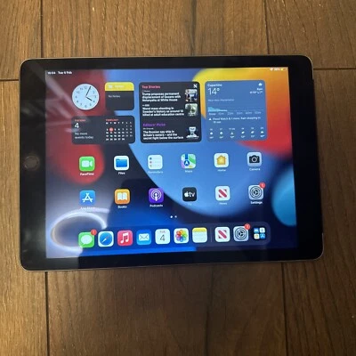 Apple iPad Air 2 (A1567) - 9.7" - 32GB - Wi-Fi+Cellular - Silver - Image 1 of 4