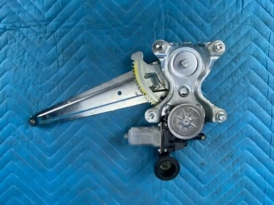 Motor de ventana de puerta trasera Toyota Highlander con regulador lado del conductor 2008-2013 OEM Foto 1 de 4