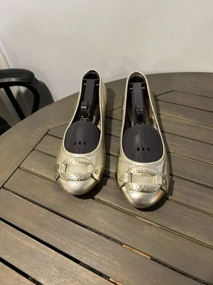 Puntera plana Joan & David Luxe con hebilla Foto 1 de 4