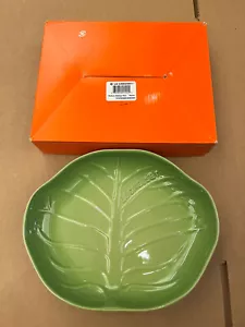 Le Creuset Stoneware Medium Cabbage Leaf Dish Color Palm Size 9 NEW IN BOX - Picture 1 of 2