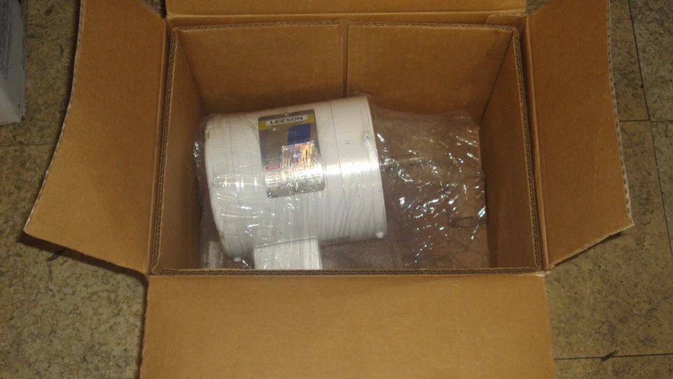 Leeson 113649.00 Washguard Motor C6T17VC5H 1/4 HP 3 Phase 1725 RPM 208/230/460 V - Image 1 of 4