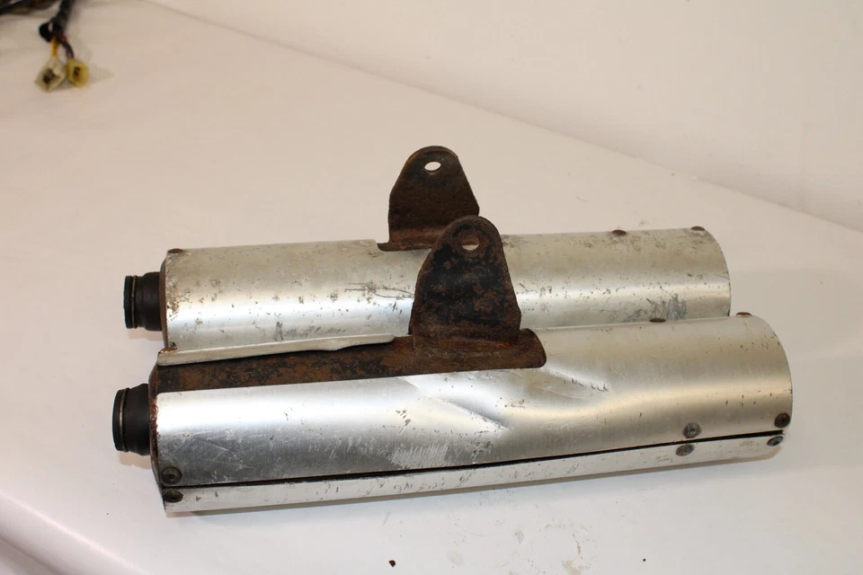 Silenciador de escape derecho izquierdo suzuki rg500 rg400 Foto 1 de 4