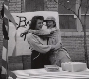 1953 Women Embrace Hug Laughter Kissing Booth? Candid Lesbian Interest Ladies - Picture 1 of 3