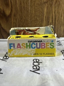 Vintage Sylvania Blue Dot Flash Cubes 3 Cubes 12 Flashes. - Picture 1 of 6