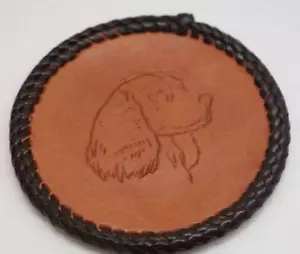 6 posavasos redondos de cuero vintage borde trenzado prensado en relieve perro Spaniel - Imagen 1 de 7