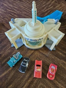2015 Disney Cars Ramone’s House of Body Art Color Change Playset Lightning Mater - Picture 1 of 10