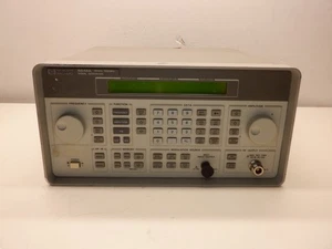 HP 8648A SIGNAL GENERATOR - Picture 1 of 2