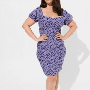 TORRID X BETSEY JOHNSON Mini Foxy Puff Sleeve Dress - Picture 1 of 11