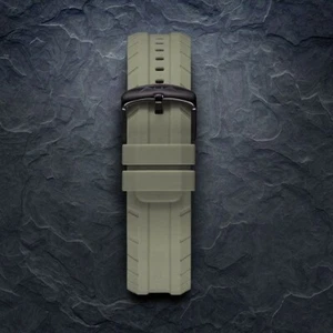 Correa de reloj de silicona luminosa 24 mm, brilla en la oscuridad, hebilla negra - correa gris. - Imagen 1 de 2