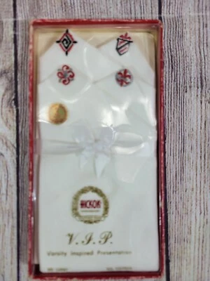 (2) Pañuelos vintage bordados Hickok de algodón inspirados en la universidad nuevos en caja Foto 1 de 4