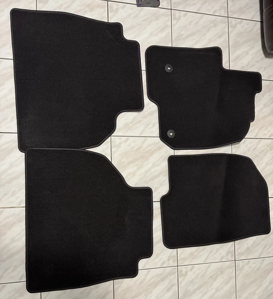 Alfombrillas GMC Sierra/Chevy Silverado 2019-2025 cabina extendida OEM carbón Foto 1 de 1