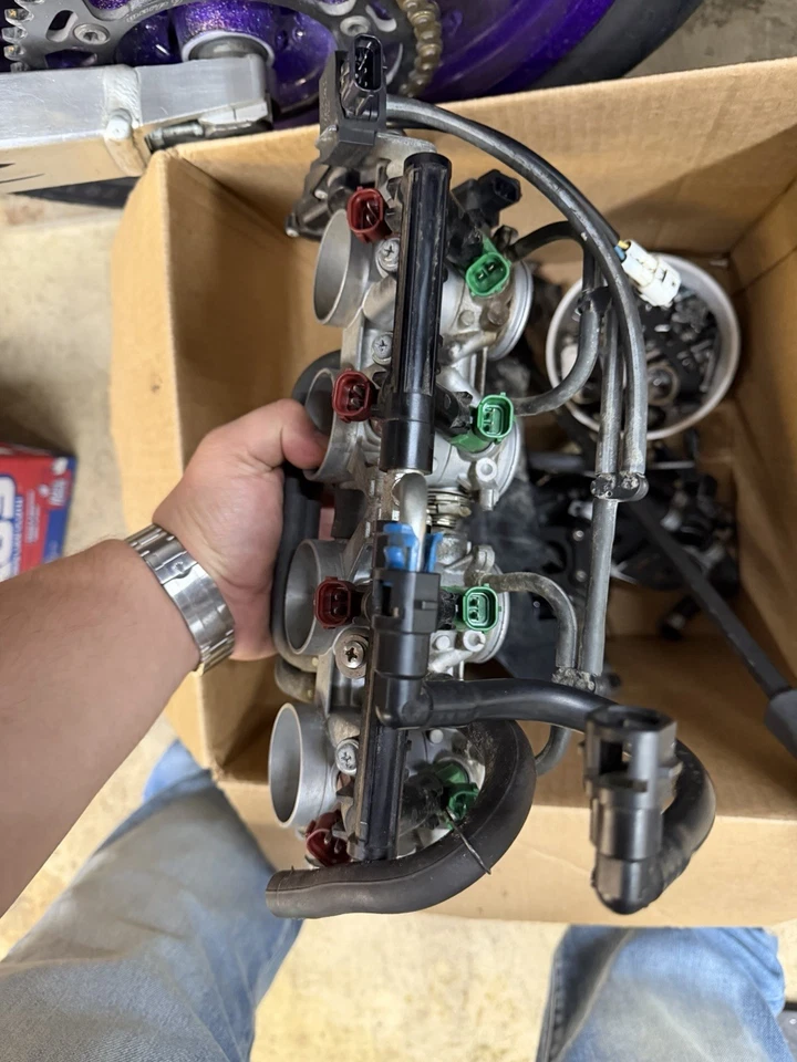 Carrocería del acelerador Suzuki GSXR600 2008 2009 2010 E33 desnuda GSXR 600 13406-37H10 Foto 1 de 2