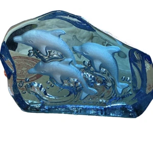 BLUE ART GLASS 3D SWIMMING DOLPHINS SORRY ABOUT BOX REFLECTION IN PICS - Picture 1 of 7
