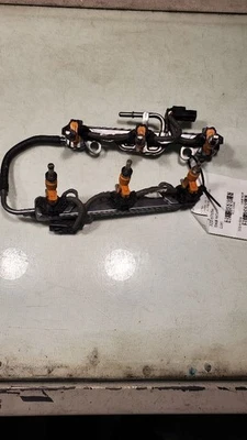 Riel de inyección de combustible e inyectores de combustible 3,5 L 6 cilindros Toyota Sienna 2018  Foto 1 de 4