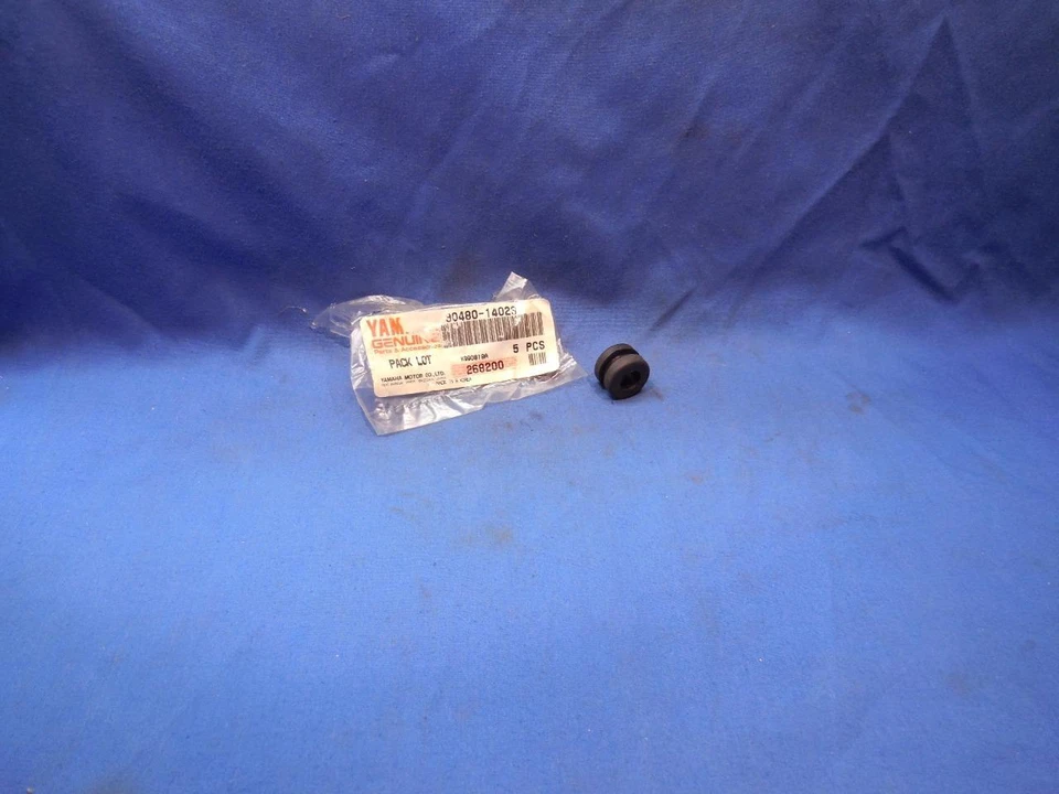 Yamaha 90480-14023 Grommet NOS  NP8711 - Imagem 1 de 1