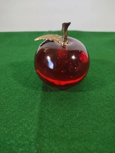 Red Art Glas Apfel Briefbeschwerer Metall/Messing Blatt & Stamm, #5355 - Bild 1 von 6