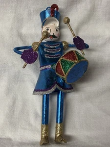 Vintage Marching Band Trommler blau Glitzer Weihnachtsschmuck schwingende Beine 7" - Bild 1 von 8