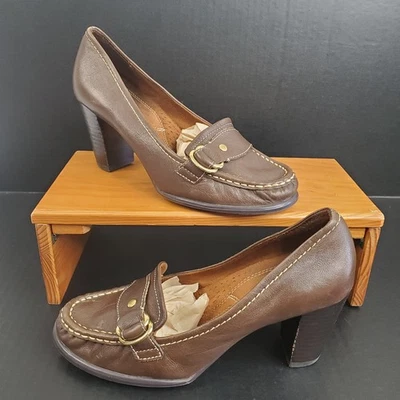 Naturalizer Pump Loafer Womens 7M Heels Brown Leather Gold Tone Buckle Detail - Image 1 of 4