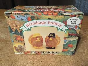 HERMITAGE POTTERY PILGRIM CERAMIC TURKEY SALT & PEPPER SHAKERS 1995 /WRONGWAY052 - Picture 1 of 9