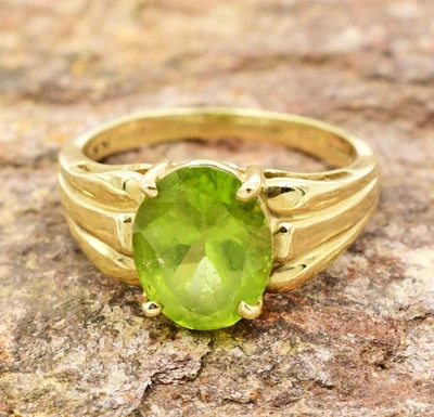 10k Yellow Gold Oval Peridot Gemstone Solitaire Ring Size 6.75 - Image 1 of 4