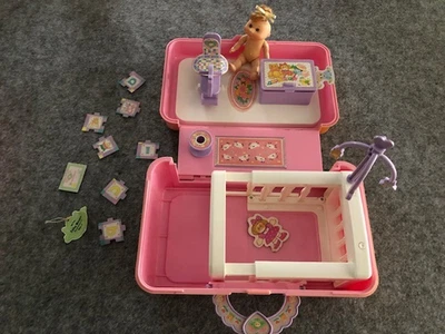 Vintage Cabbage Patch Kids Spielkoffer Babyzimmer Schlafraum Bett 1995 selten - Bild 1 von 4