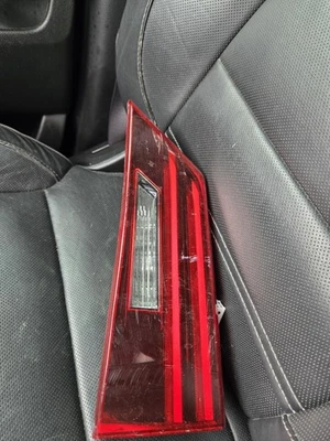 Conjunto de luces traseras LED para conductor izquierdo Lexus IS250 IS350 SDN 2014-2015 montado en la tapa OEM Foto 1 de 3