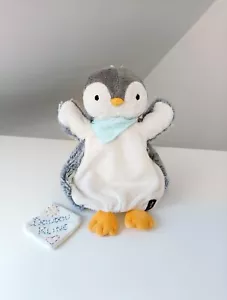 Doudou Plat/Marionnette Pingouin Blanc Gris Bandana Bleu Les Amis - Kaloo 2015 - Picture 1 of 6