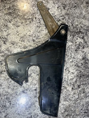 Honda XL250 XL350 1972-1975 Cubierta de cadena de transmisión trasera Funda protectora Plástico Foto 1 de 4