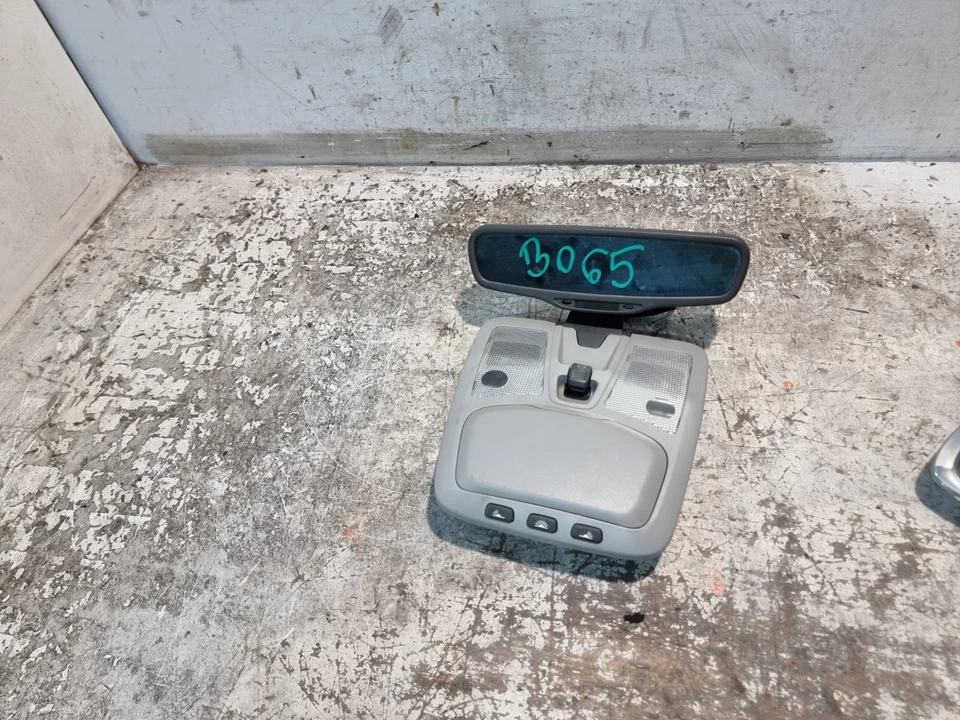 Luz interna frontal Volvo V70 e espelho retrovisor 2003 MK2 OEM 8685433 E11015469 - Imagem 1 de 4