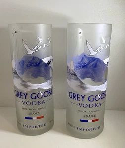 2 Grey Goose Vodka Gläser Upcycling 750 ml Wodka Flasche Becher Milchglas - Bild 1 von 7