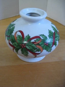 VINTAGE WICKS N STICKS BERRIES 'N' BOWS TAPER CANDLE HOLDER - Picture 1 of 4